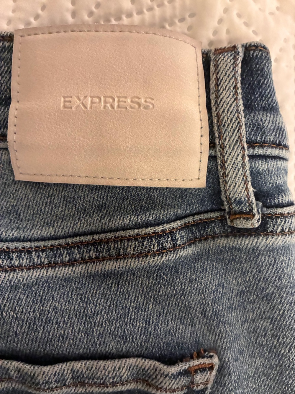 Express 70s Flare Jeans Mid Rise Hyper Stretch Light Wash Raw Hem Size 8R - Picture 4 of 12